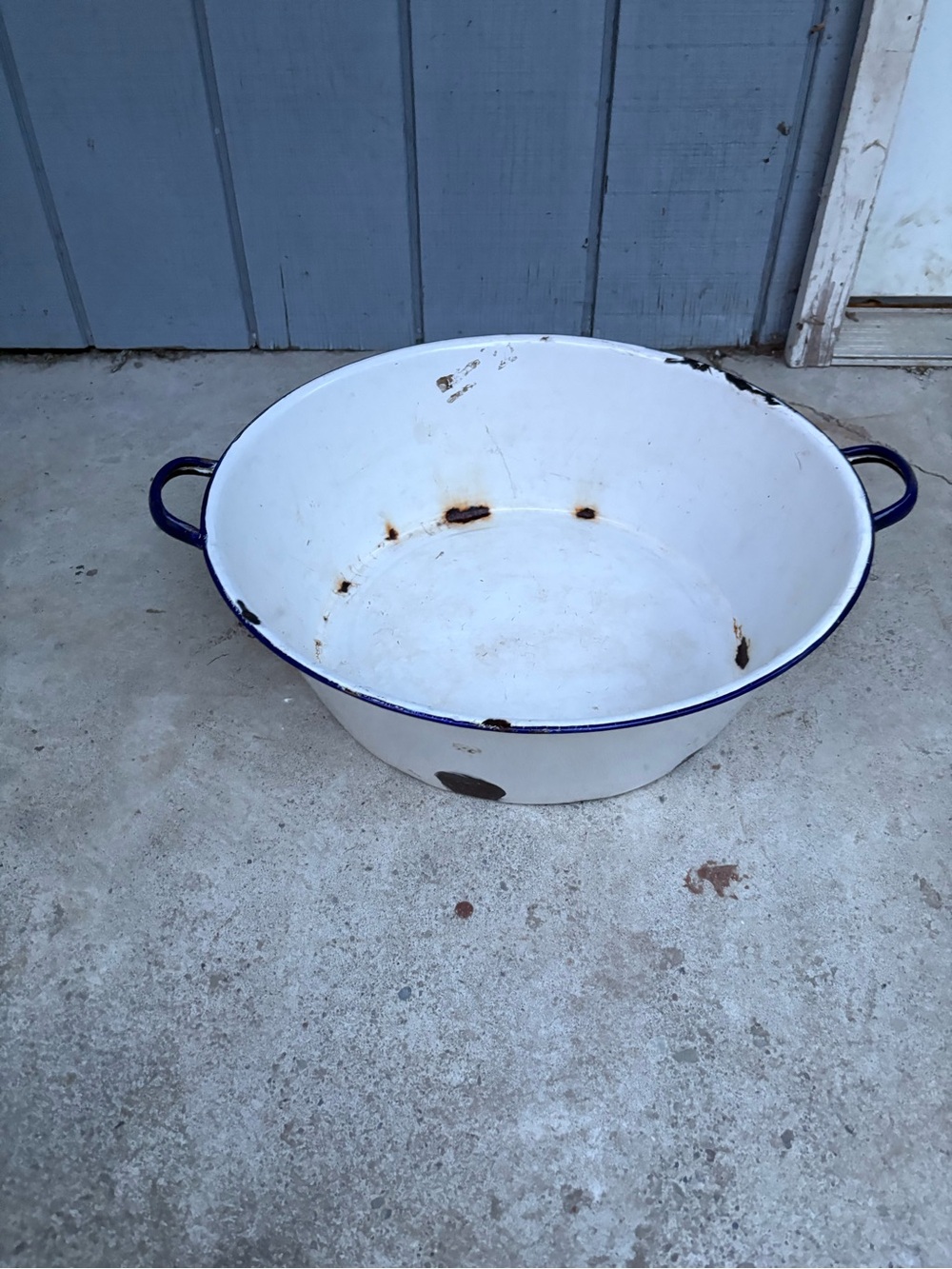 antique Enamel Tub Basin Vintage Farm Wash Bowl 19”  White w/ Blue Trim